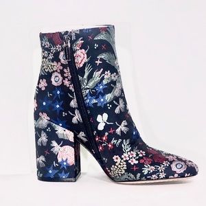 NIB Vince Camuto Destilly Sock Boot- 6 (36)